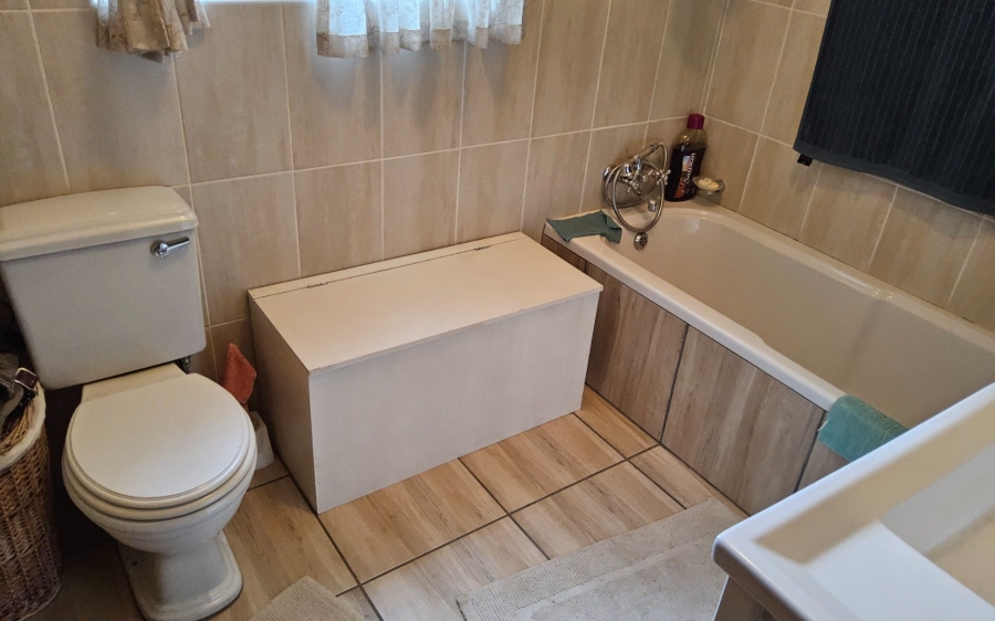 3 Bedroom Property for Sale in Kannoniers Park North West